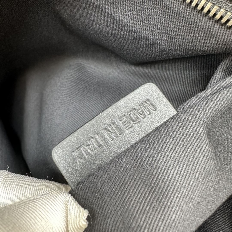 Bv*b*rry travel bags